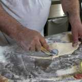 ...mentre dietro il bancone si trova il �laboratorio� degli Abbrescia...